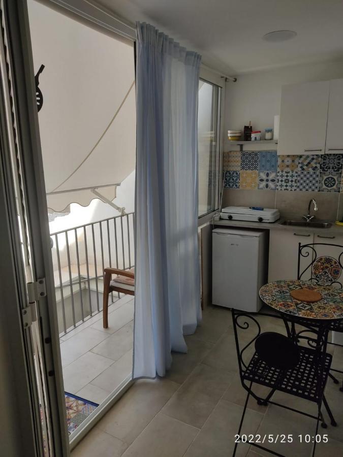 Deni'S Apartments Per 2 Con Veranda Balcone Syrakus Exterior foto